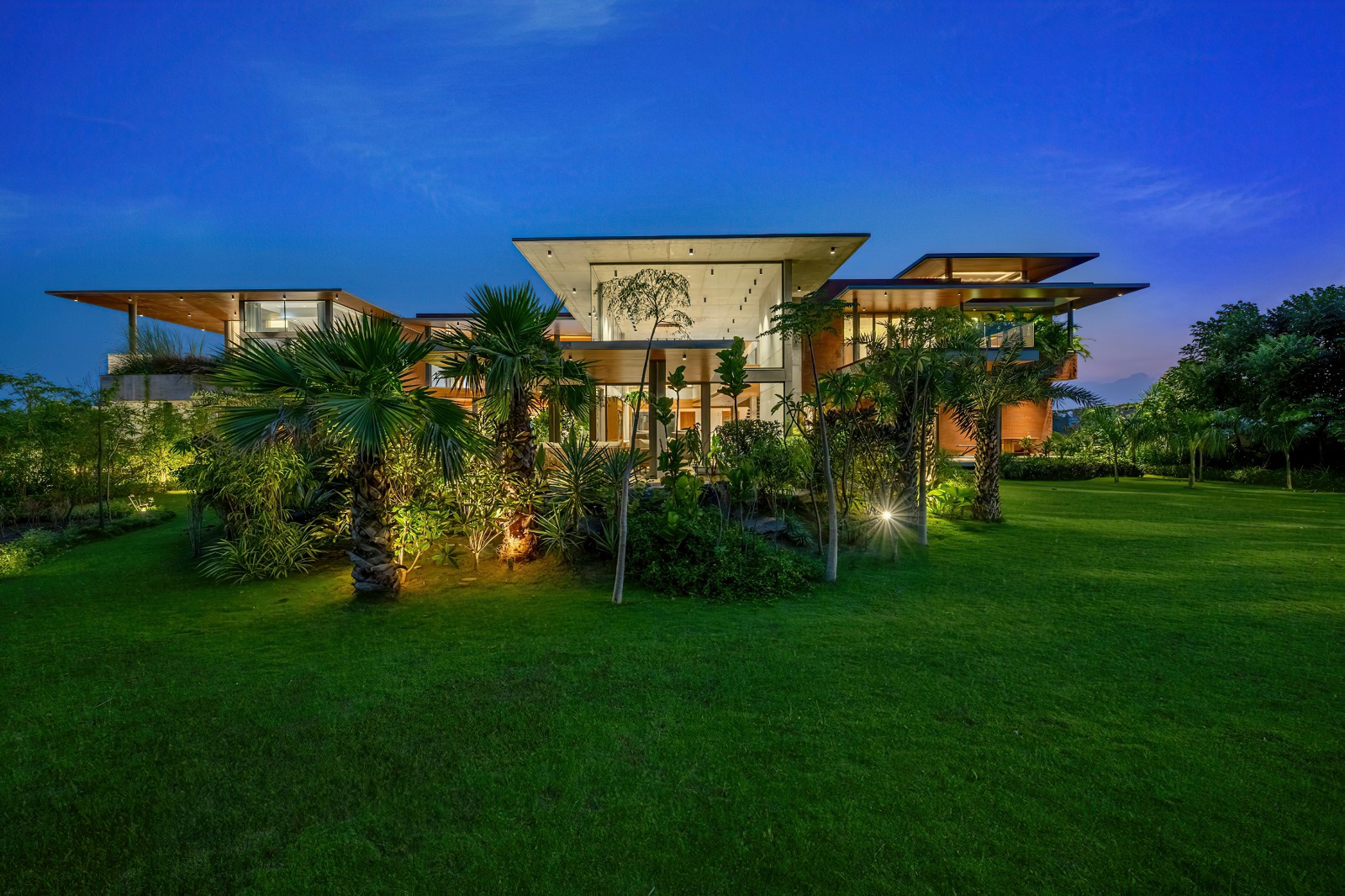 Luxury Farmhouses in Noida